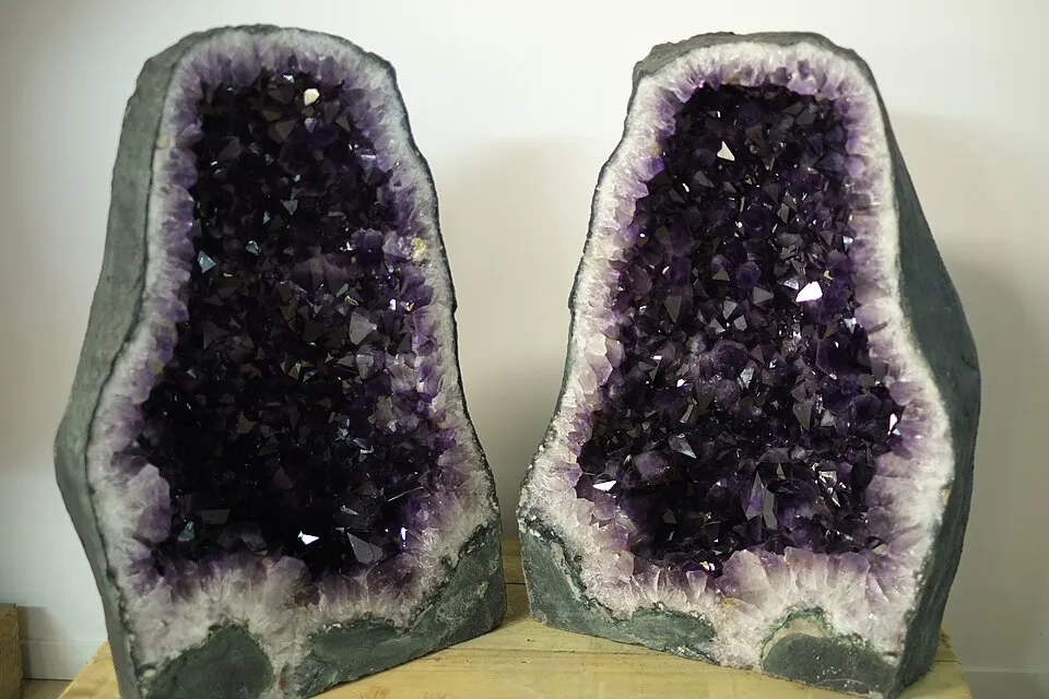 Opened dark purple amethyst cathedral in Crystal Mountain Museum.jpg