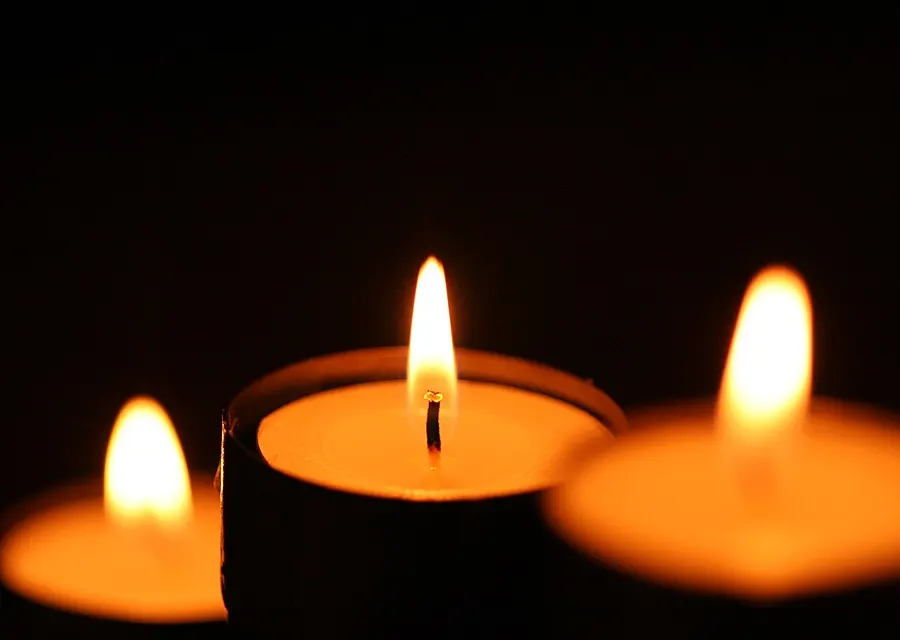 Tea lights (104166994).jpg